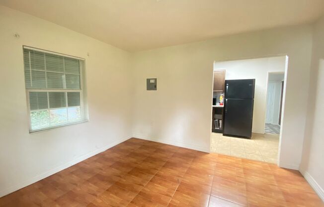 2 beds, 1 bath, $1,400