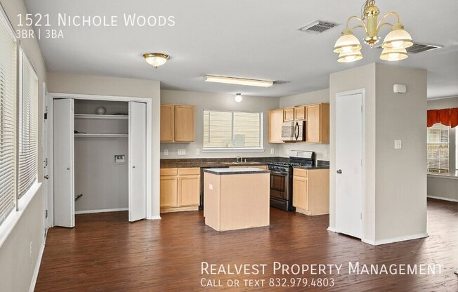 1521 NICHOLE WOODS