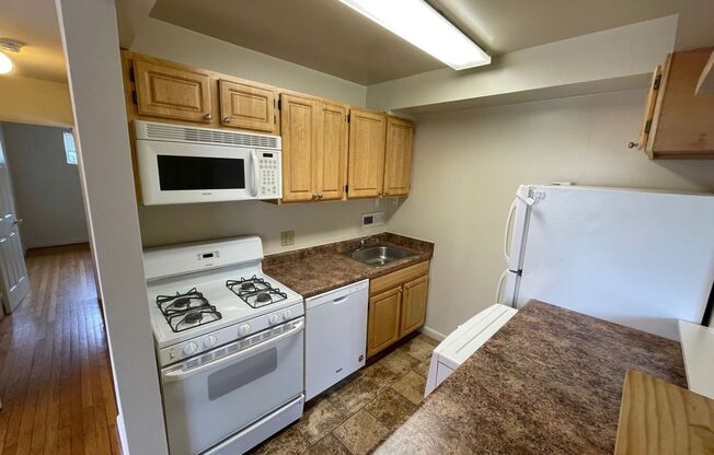 2 beds, 1 bath, 800 sqft, $1,475, Unit 2715A-1A