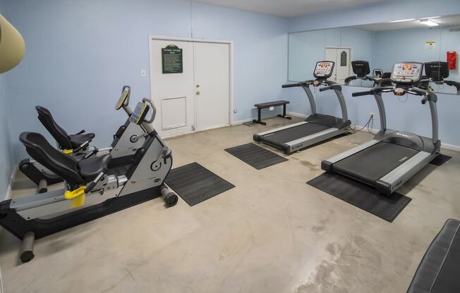 the gym at the apartments apartments ne