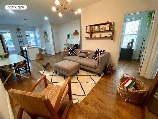 110 LINWOOD DUPLEX GDN ST