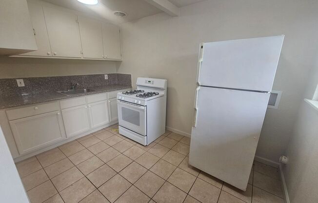 2 beds, 1 bath, $1,800, Unit 321