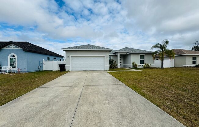 Gorgeous 4 Bed 2 Bath Home in Poinciana!