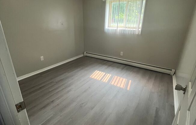 1 bed, 1 bath, $960, Unit 205