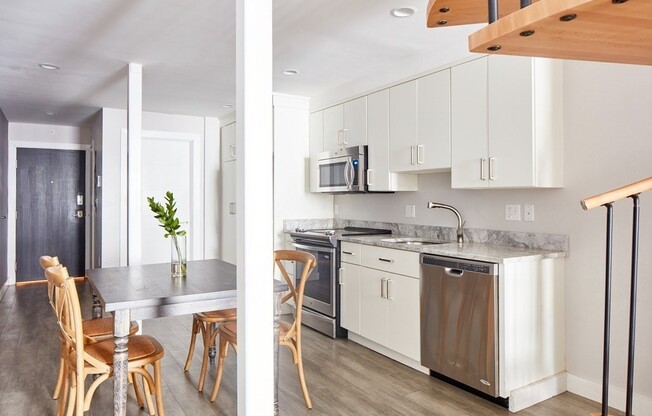 2 beds, 2 baths, $4,800, Unit 407