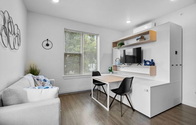 Studio, 1 bath, 327 sqft, $1,595, Unit #121