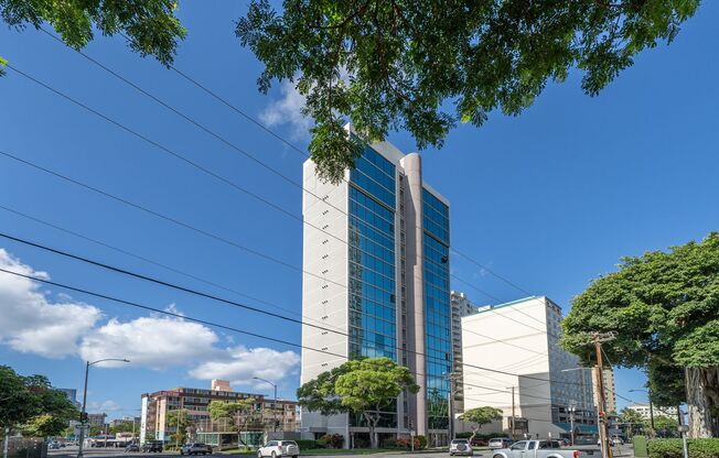 $3000/ 3 BED / 2 BATH in  PUNAHOU REGENCY