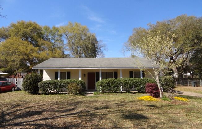 3 BR 2 Ba home in Fairhope