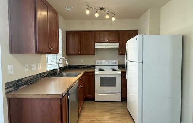 8527-8539 SE Clinton 7 plex
