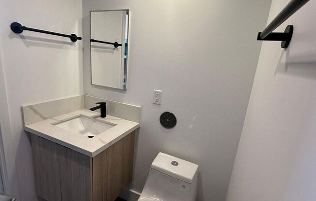 Studio, 1 bath, 275 sqft, $999, Unit 302