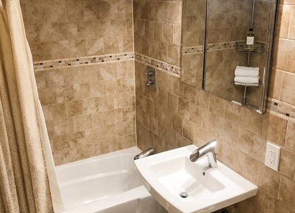 2 beds, 2.5 baths, 989 sqft, $2,795, Unit 14C