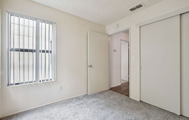 2 beds, 1 bath, 840 sqft, $1,727, Unit 152