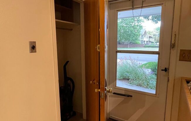 2 beds, 1 bath, $2,000