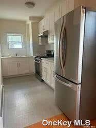 2 beds, 1 bath, $2,300