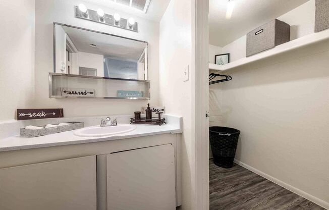 Studio, 1 bath, 410 sqft, $994, Unit 303