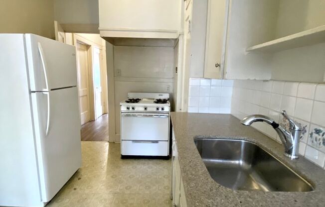 1 bed, 1 bath, 750 sqft, $1,350