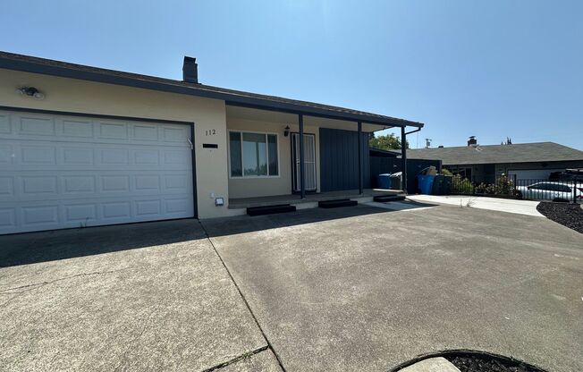 Charming & Cheery 3-Bedroom 2bathroom home in Vallejo!