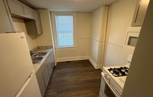 1 bed, 1 bath, 650 sqft, $765, Unit 7218-A (1F)