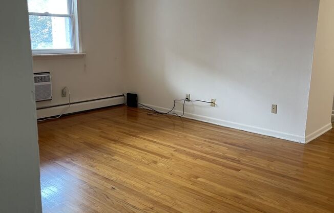 2 beds, 1 bath, 874 sqft, $1,445, Unit E-31