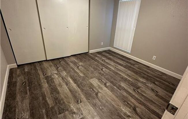 2 beds, 1 bath, $1,295