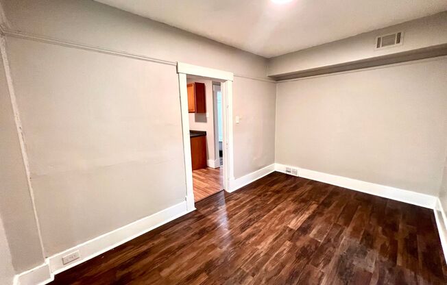 2 beds, 1 bath, 900 sqft, $595, Unit 3rd Floor