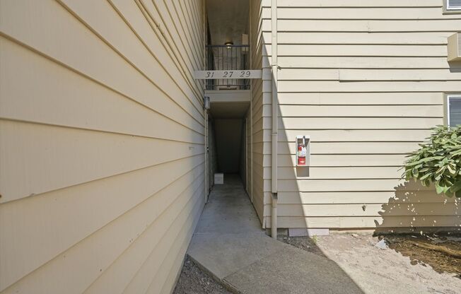 2 beds, 1 bath, 1,000 sqft, $1,350, Unit 31