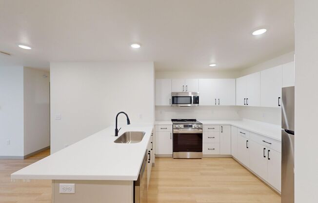 3 beds, 2 baths, 1,091 sqft, $1,340, Unit 1121-200