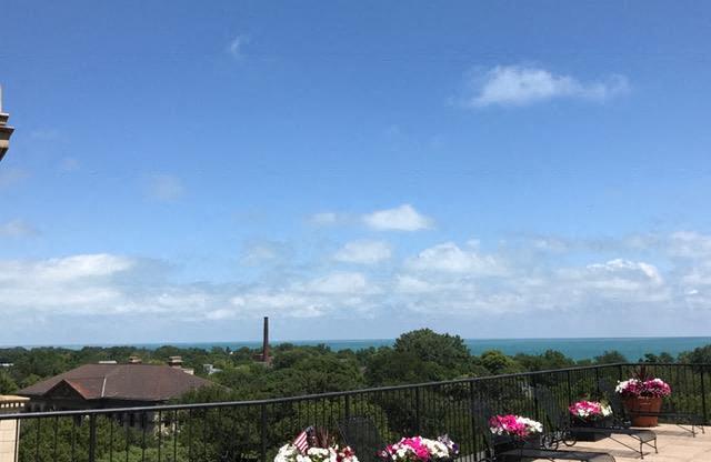 Rooftop Sundeck at Park View Apartments, Chicago, 60614