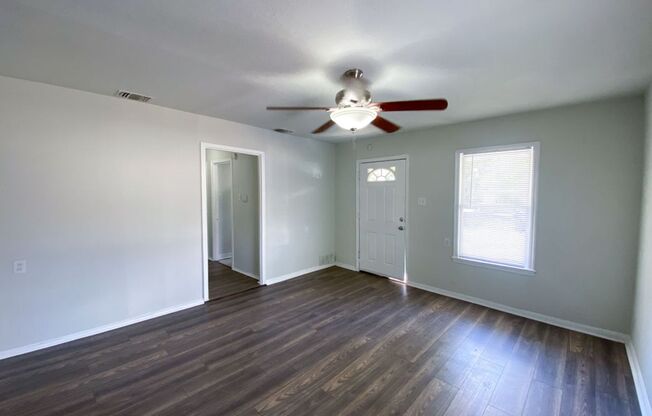 3BED/2BATH HOUSE FOR RENT AVAILABLE NOW! ***HALF OFF 1ST MONTHS RENT***