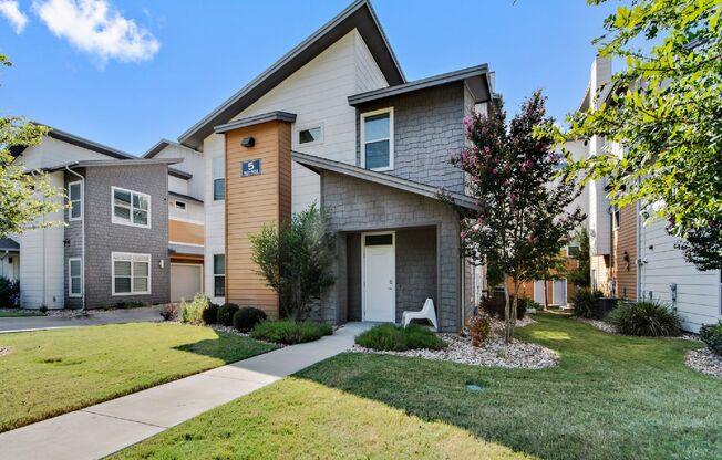 Flats on Wilson 2 Bed 2 Bath Townhome