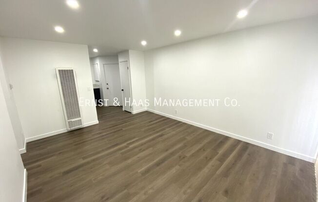 6673 Hammond Ave.