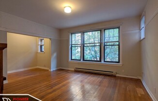 719 W Barry Ave