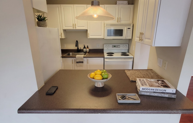 2 beds, 1 bath, 820 sqft, $2,795, Unit R-212
