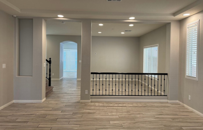 Large Stunning 5 Bedroom Home in the SouthWest