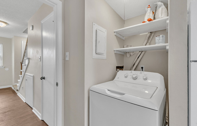 2 Bedroom Walking Distance to NCSU!
