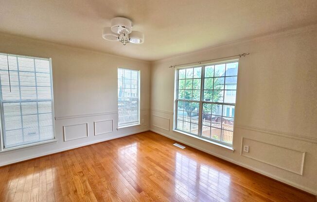 Beautiful 4 BR/3.5 BA Single-Family Home in Germantown!