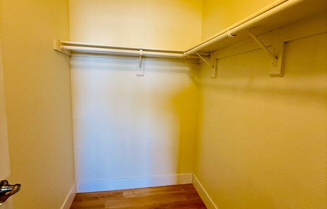 1 bed, 1 bath, $1,300, Unit # 1034