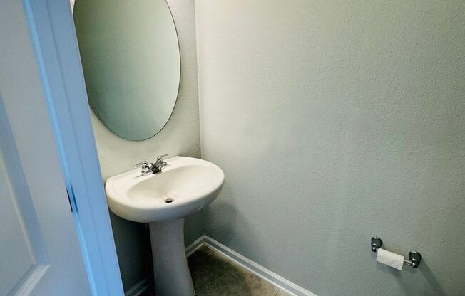 Spacious 3 Bed 2 Bath End Unit Townhome with Garage & Loft. Community features & High End Amenities! Pet Friendly! Washer / Dryer Included