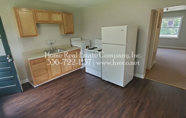 2 beds, 1 bath, $695, Unit 617-D