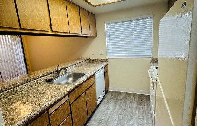 2 beds, 1 bath, 875 sqft, $1,700, Unit 07