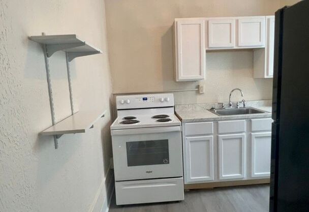 1 bed, 1 bath, 1,000 sqft, $550