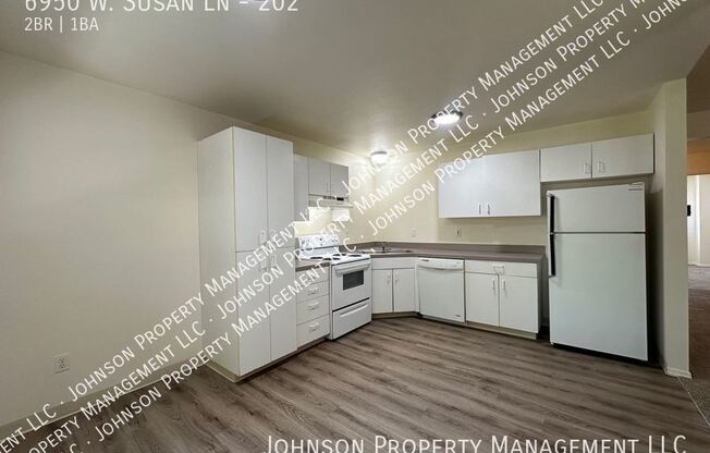 6950 W SUSAN LN