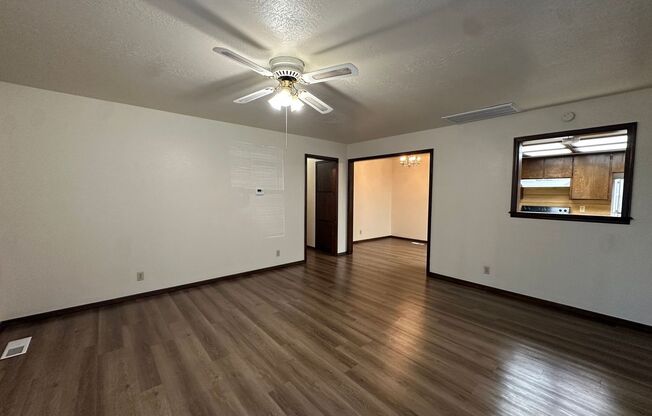 2 Bed 2 Bath 2 Car Garage Near Lake Overholser !!!