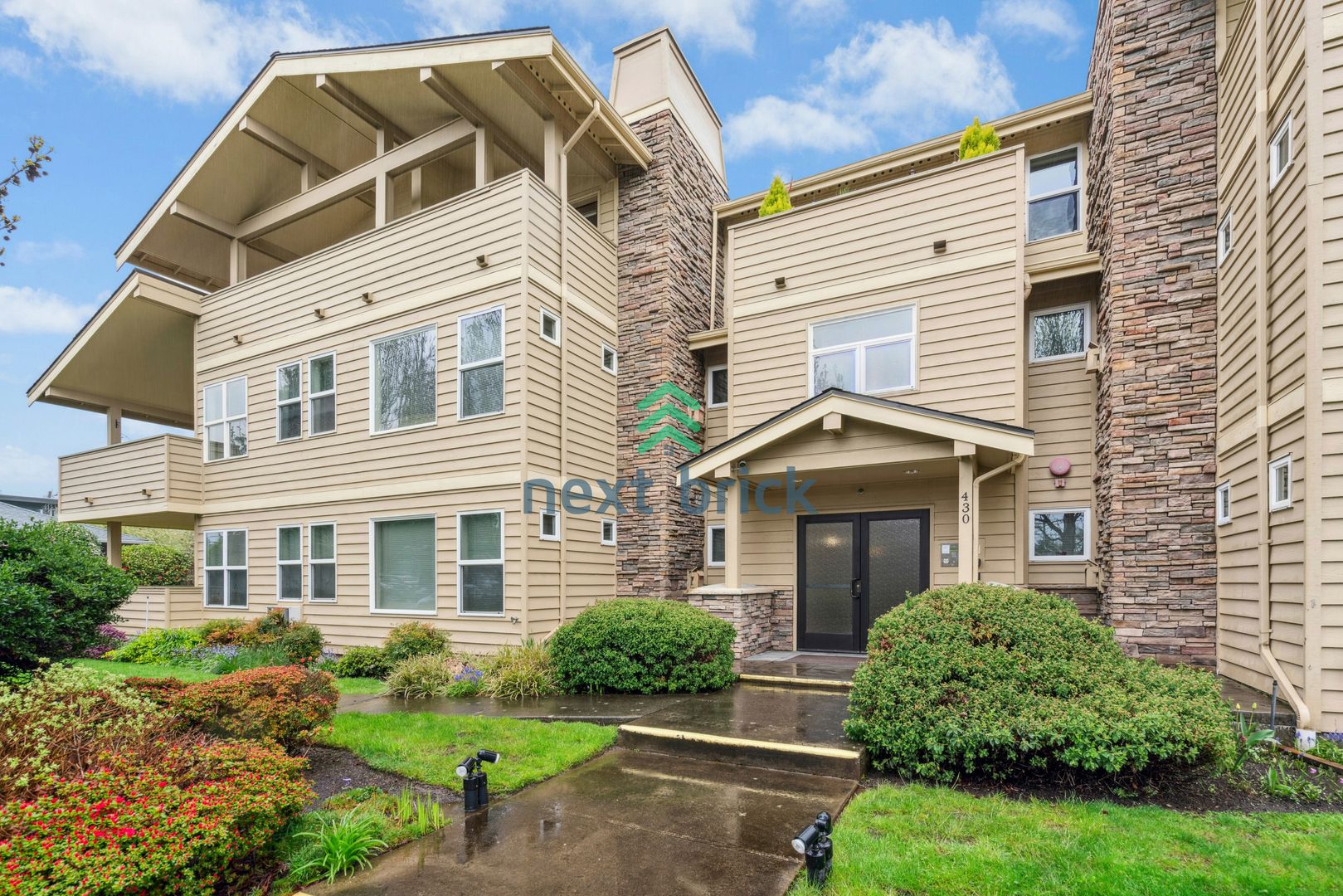 Beautiful 2 bedrooms and 2 bathrooms Condo Ready for Rent !
