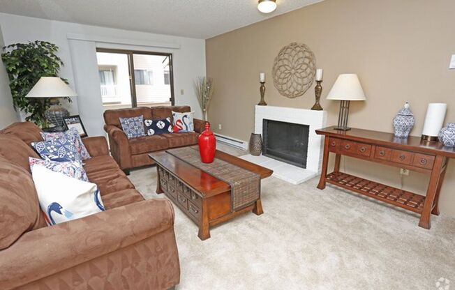 2 beds, 1 bath, 895 sqft, $1,679, Unit E101