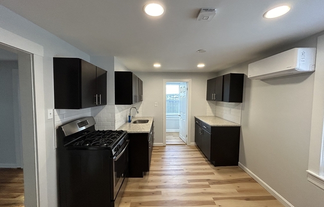 3 beds, 1.5 baths, 1,980 sqft, $2,200, Unit 2