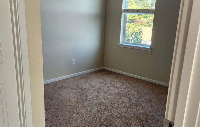 2 beds, 2 baths, 870 sqft, $1,925, Unit 3-217