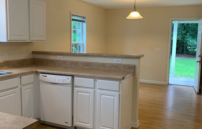 $500 OFF 1ST MONTHS RENT! Lawncare INCLUDED! 3 Bedroom, 2 Bath House