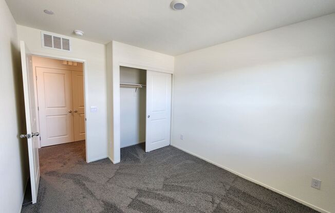 3 beds, 2.5 baths, $1,895, Unit UNIT 87