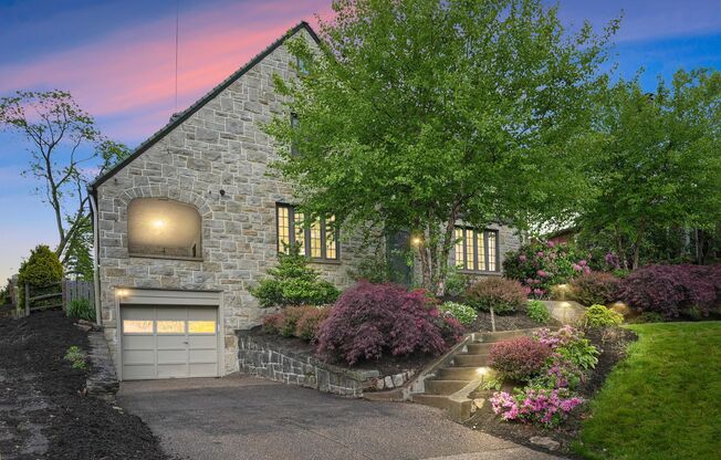 Charming 5 Bedroom, 3.5 Bathroom Home in Mt. Lebanon